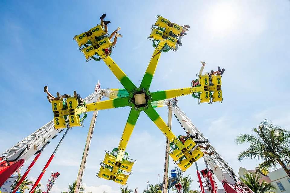 Cảm nhận sự hồi hộp của những trò chơi phấn khích và đầy kích thích của công viên