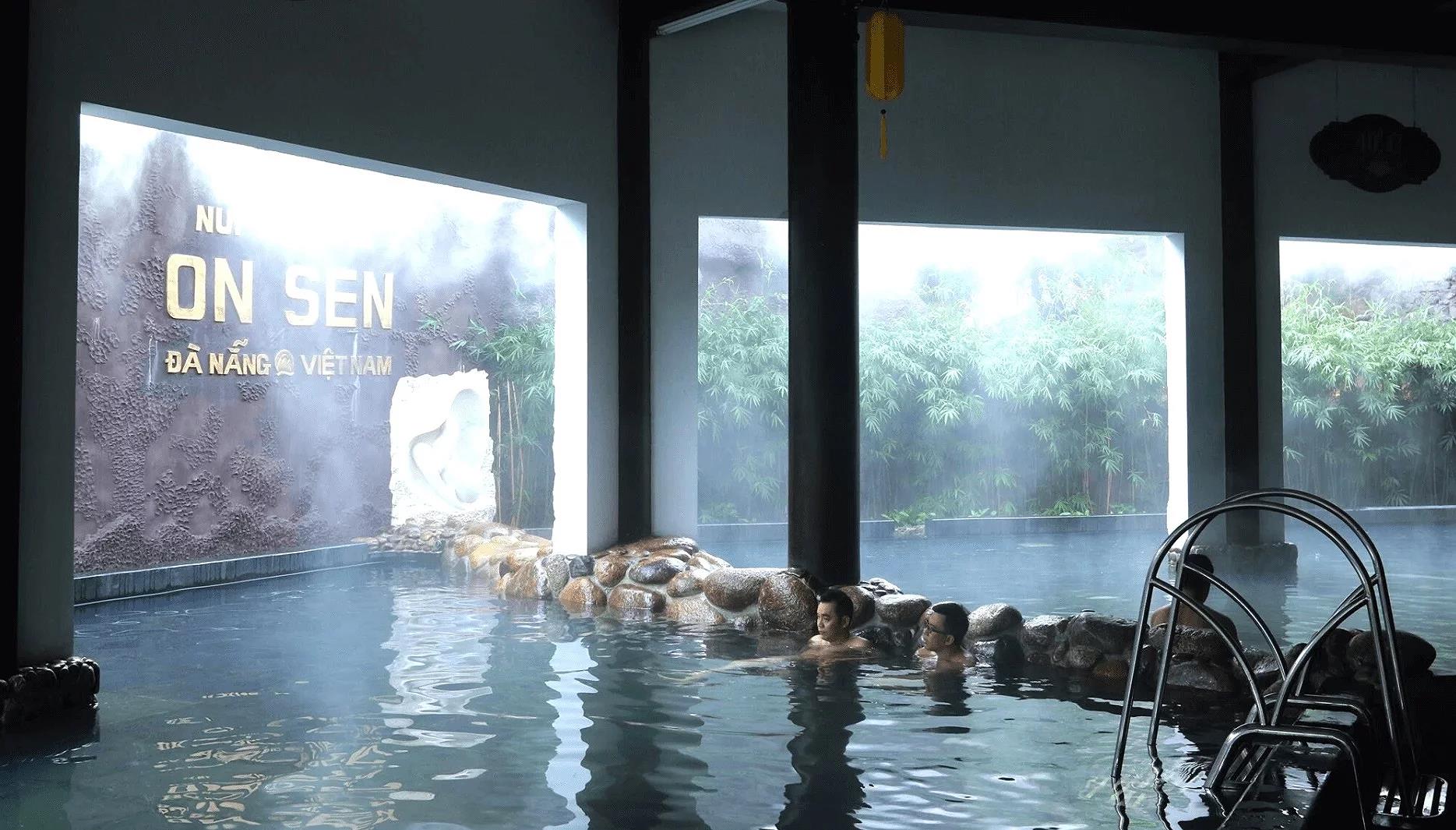 Là nơi tắm khoáng trong bồn với kích thước lớn theo phong cách và đặc trưng của Nhật Bản.