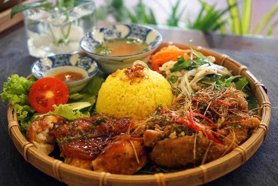 Set Menu Đặc sản Hội An: Cơm gà Hoàng Kim